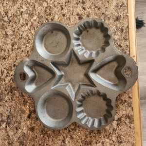 Cast iron cornbread pan